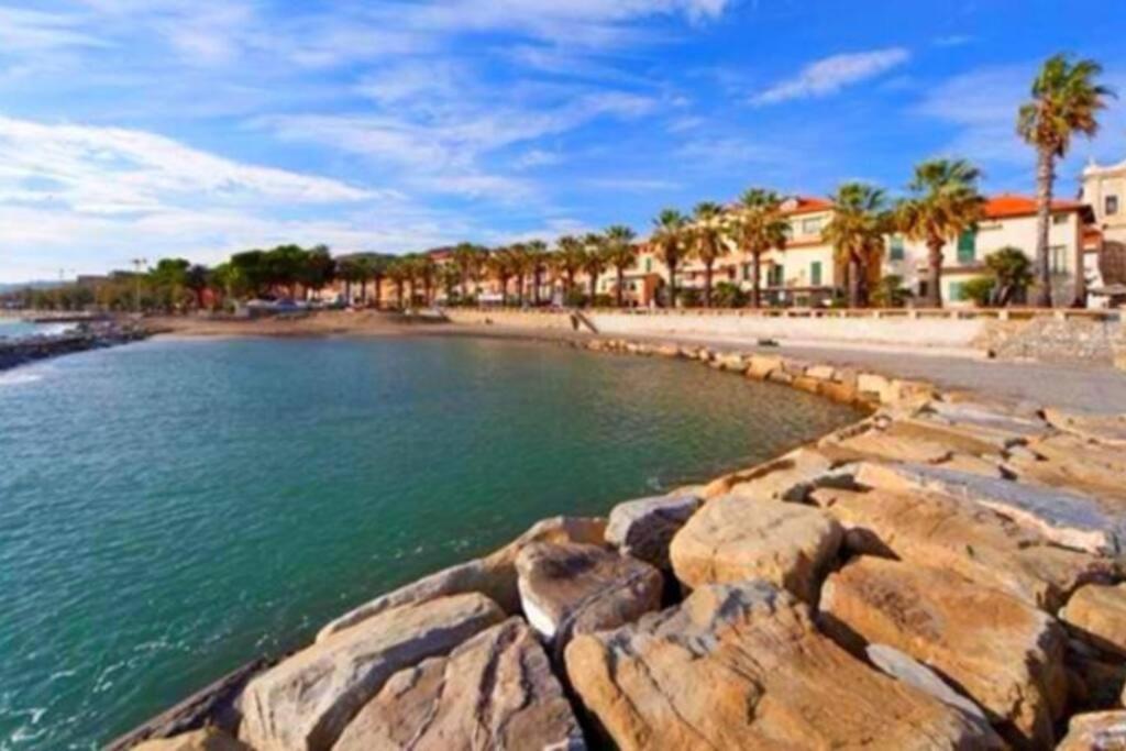 Appartamento 50 Mt Mare Con Parcheggio Riservato Riva Ligure Exteriör bild