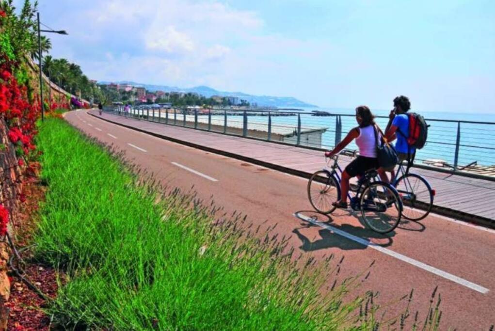 Appartamento 50 Mt Mare Con Parcheggio Riservato Riva Ligure Exteriör bild