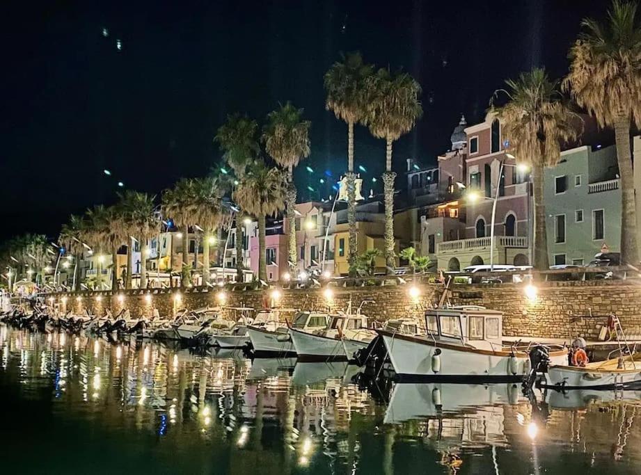 Appartamento 50 Mt Mare Con Parcheggio Riservato Riva Ligure Exteriör bild